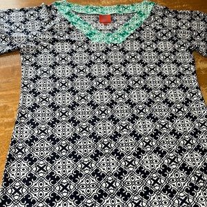 Tracy Negoshian, Size XL, colors black and green